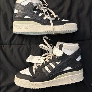 Adidas Black and White Low-Top Sneakers Classic Silhouette